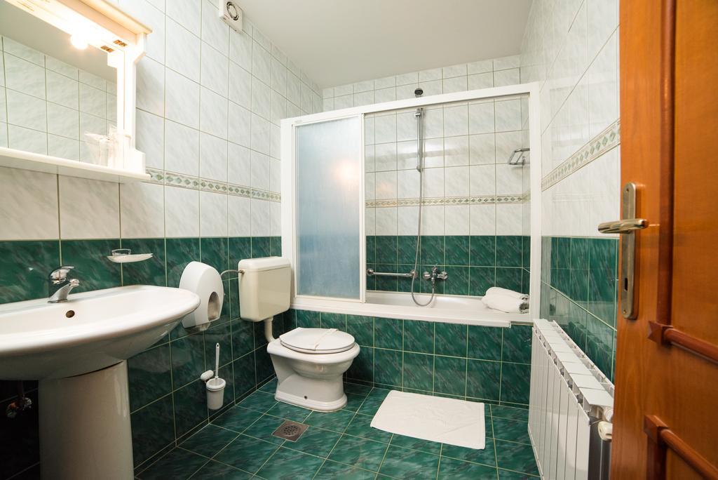 Hotel Lagus Gornji Kneginec ภายนอก รูปภาพ