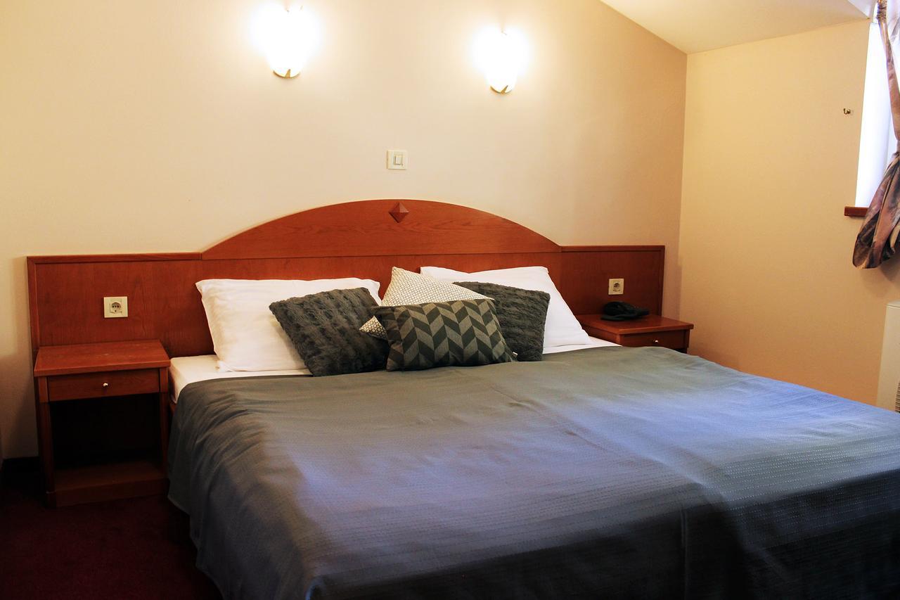 Hotel Lagus Gornji Kneginec ภายนอก รูปภาพ