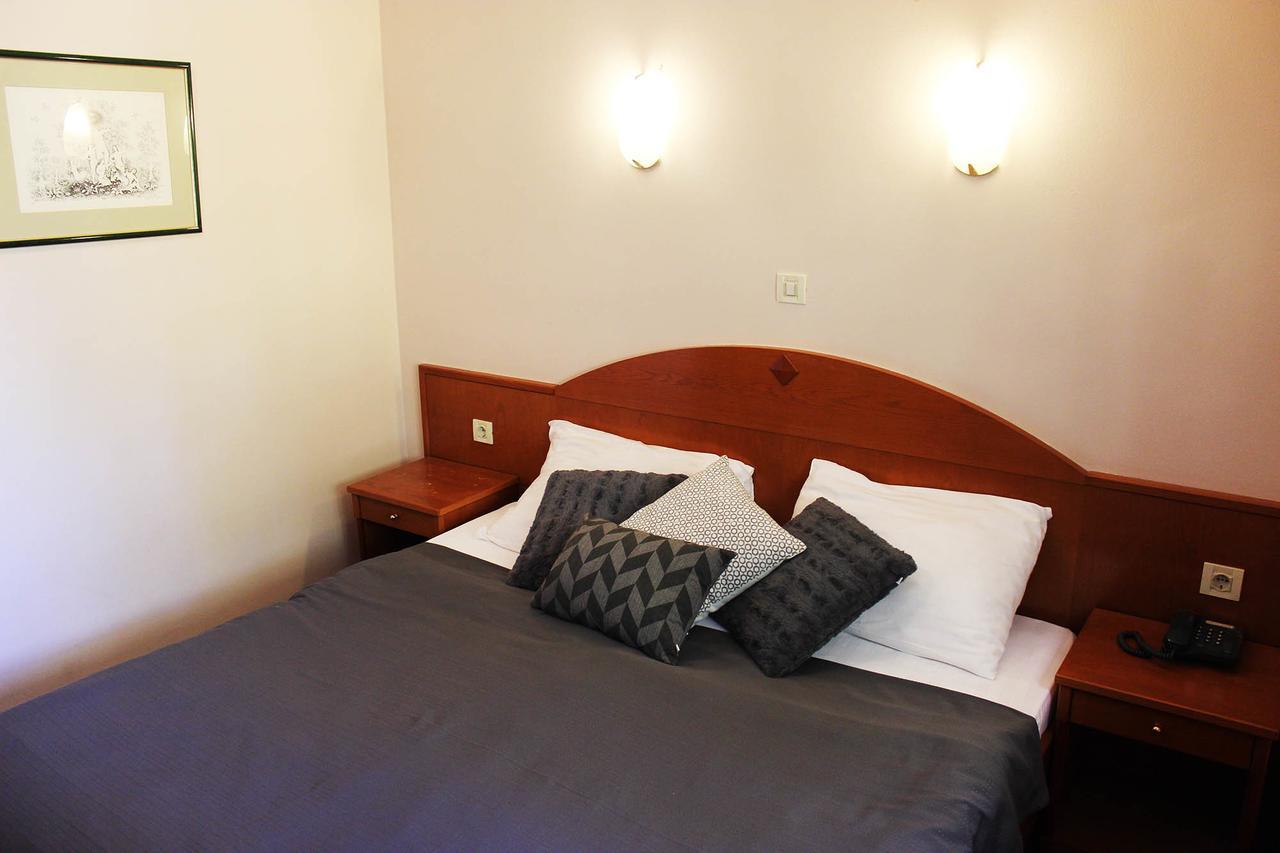 Hotel Lagus Gornji Kneginec ภายนอก รูปภาพ